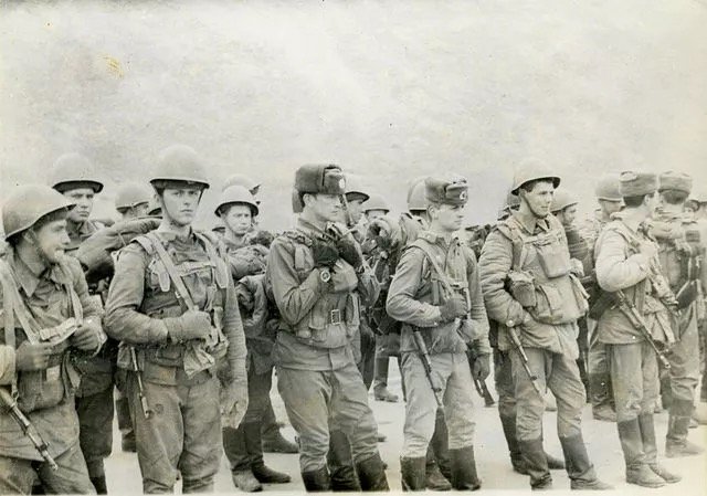 Soviet paratroopers before operation wearing rd54 and 6b3, afghanistan 