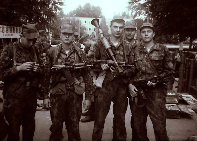 Soviet paratrooper in butan camo with AKSU and rpg16