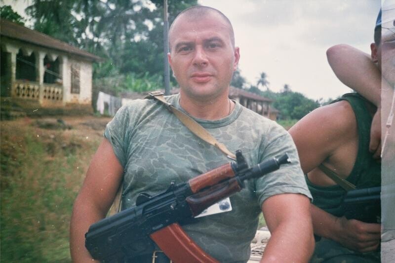 Ukrainian peacekeeper with AKSU