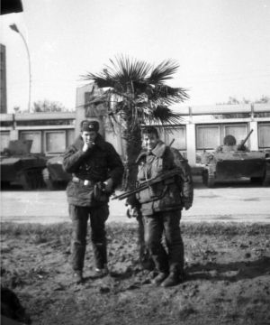 Paras with RPKS74 and a palm 