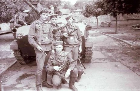 Soviet paratroopers in m69 uniform and 6b3 